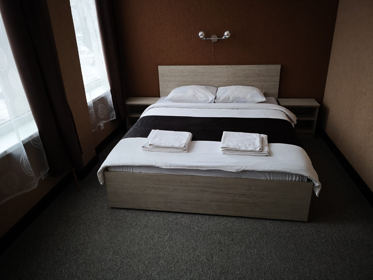 dvivietis kambarys svečiu namuose dvigulė lova